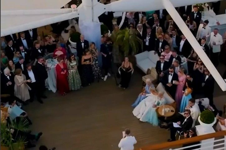 Magic at an exclusive wedding reception